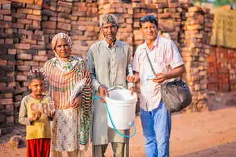 Water filter distribution