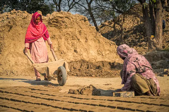 Bonded labour at a Pakistani brick kiln