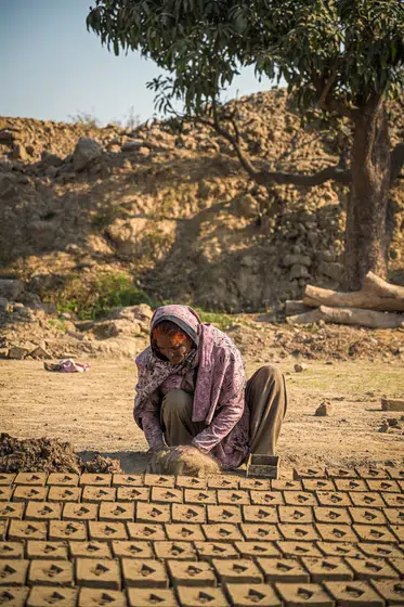 Bonded labour at a Pakistani brick kiln