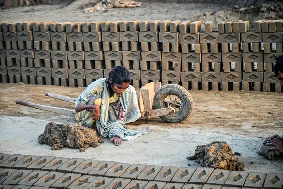 Bonded labour at a Pakistani brick kiln